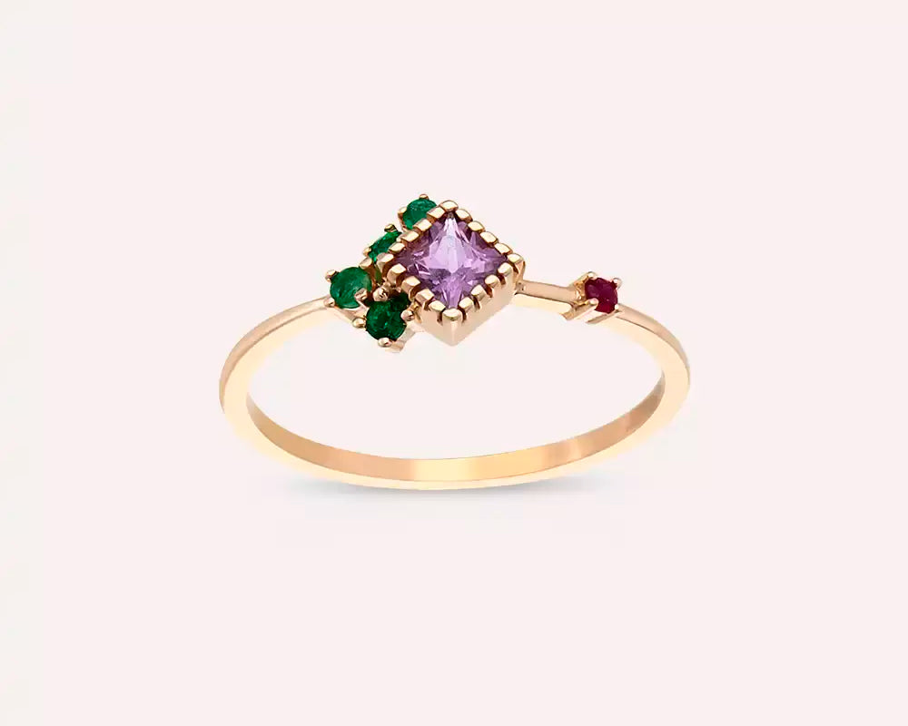 Yakut, Zümrüt, Safir: Üç Büyük Renkli Taşı Tanıma Rehberi — 0.35 CT Safir, Zümrüt ve Yakut Taşlı Rose Altın Yüzük