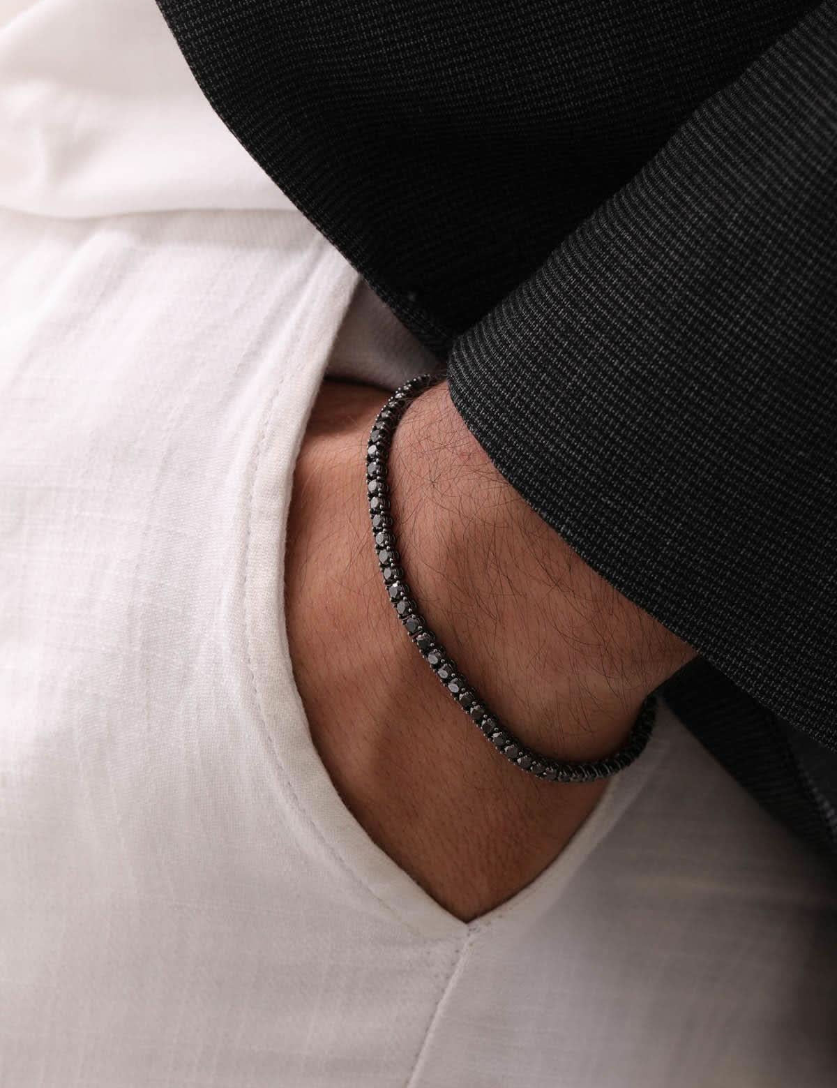 Erkeğe Altın Hediye: Hangi Parça Kime Yakışır? — 14 Ayar 6.89 Ct Siyah Pırlantalı Erkek Bileklik