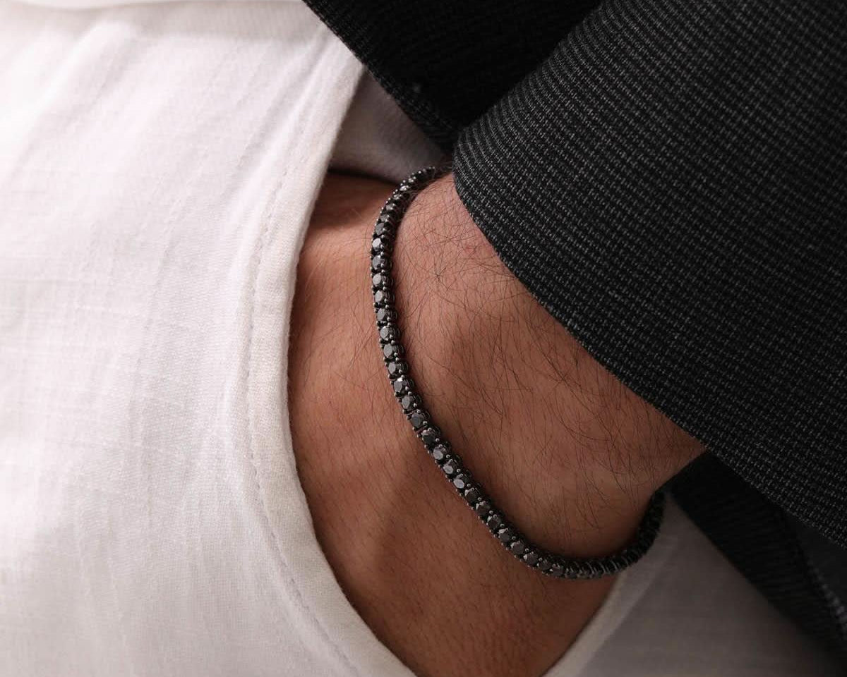 Erkeğe Altın Hediye: Hangi Parça Kime Yakışır? — 14 Ayar 6.89 Ct Siyah Pırlantalı Erkek Bileklik