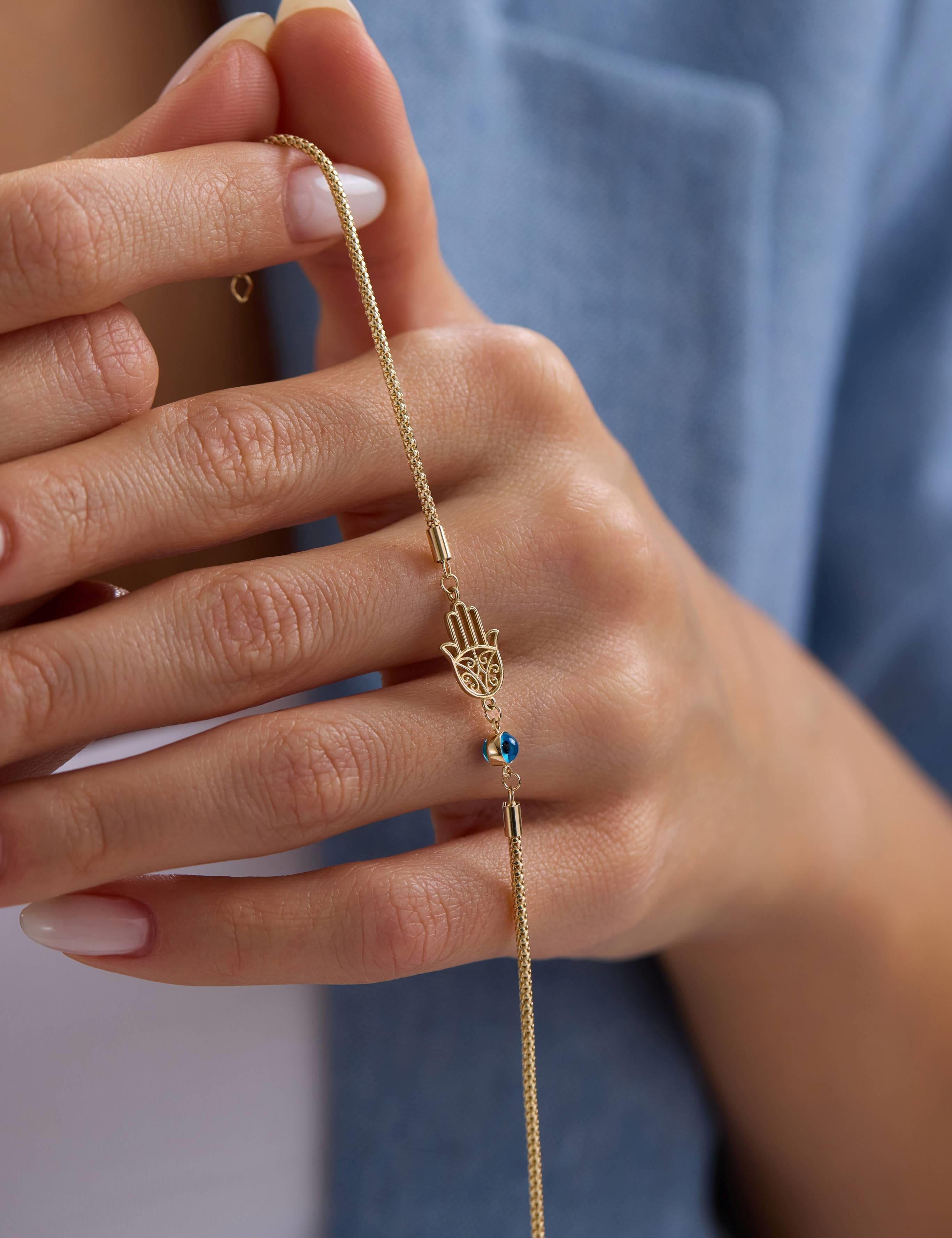 Fatma'nın Eli (Hamsa) Modelleri Nasıl Seçilir? Plaka ve Yüzey — 14 Ayar Altın Hamsa Nazar Bileklik