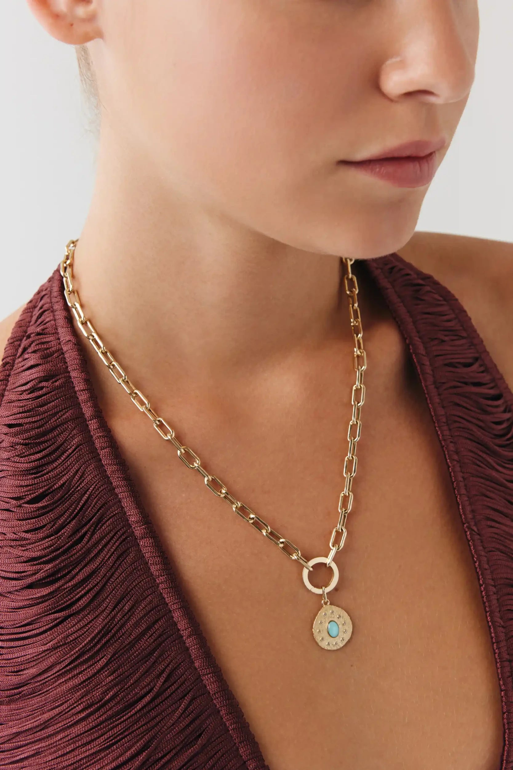 Oval Mavi Taşlı Asimetrik Madalyon Charm Kolye