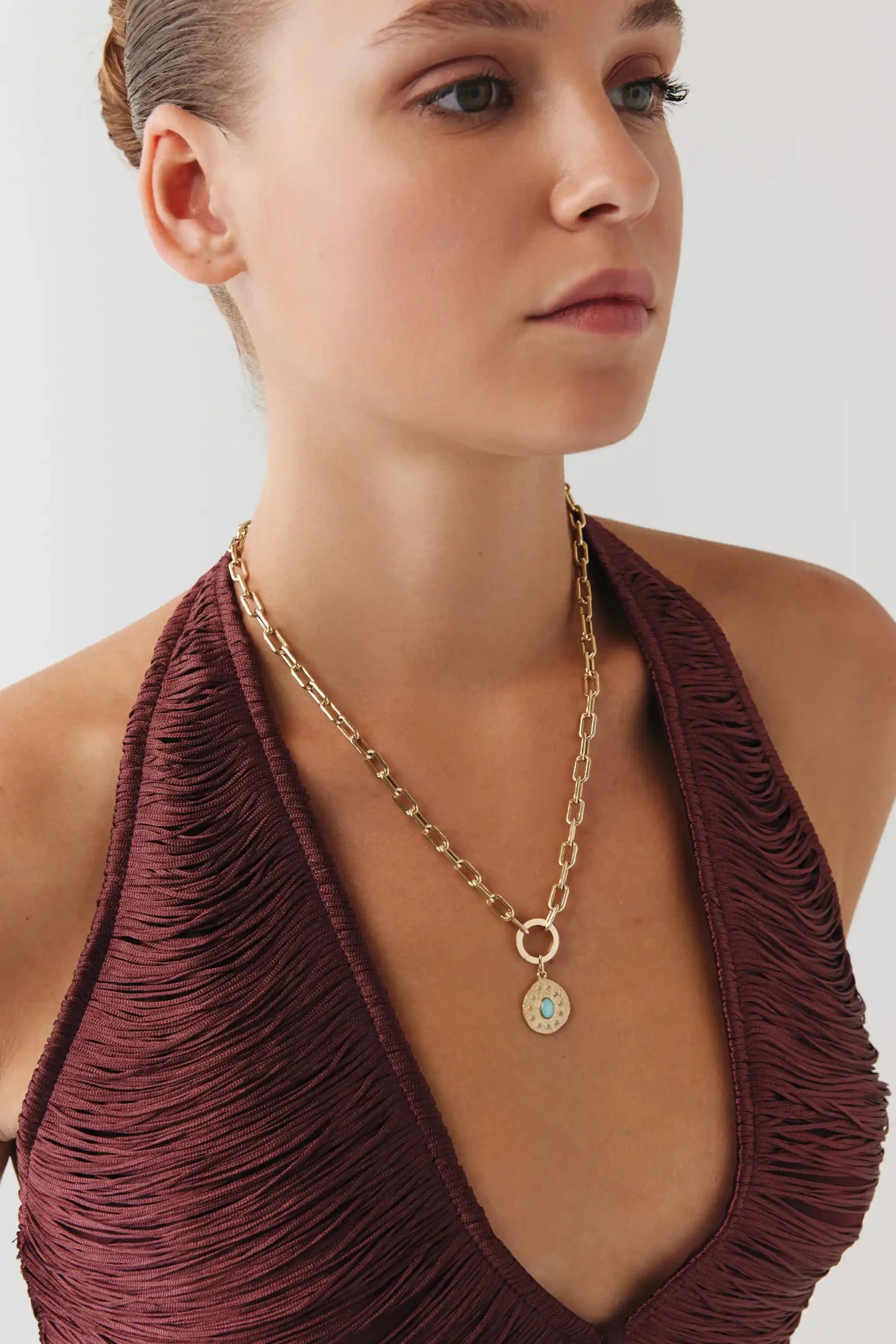 Oval Mavi Taşlı Asimetrik Madalyon Charm Kolye