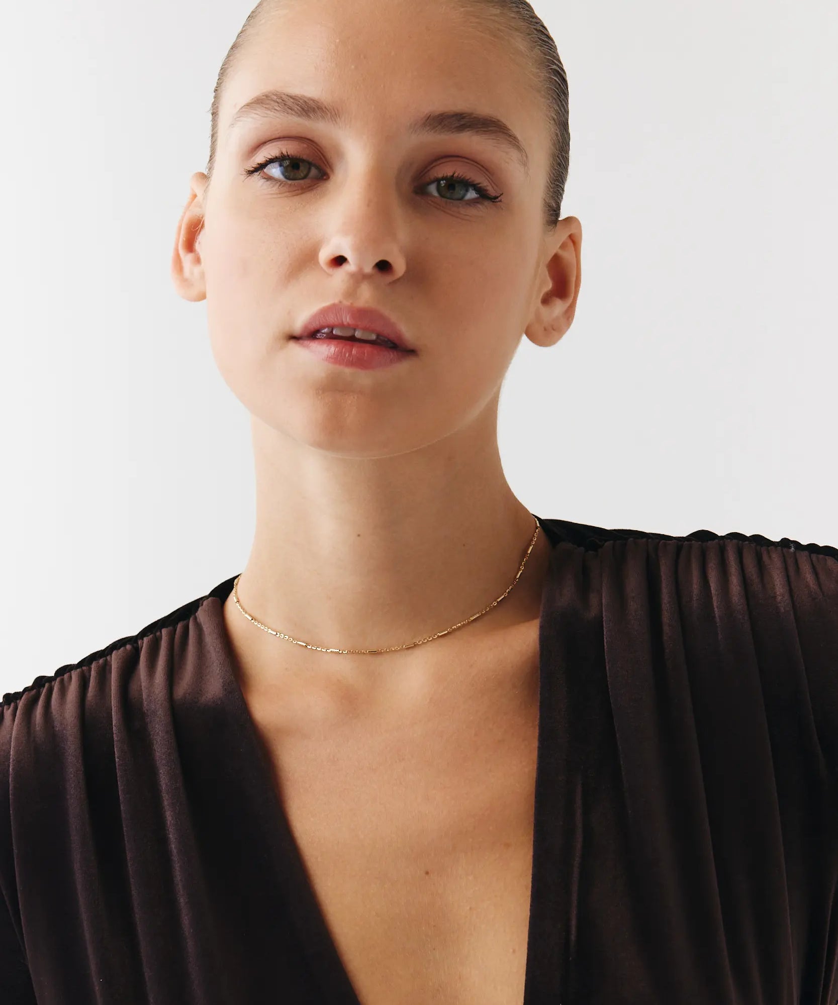 0002016_minimal-cubuk-detay-choker.webp