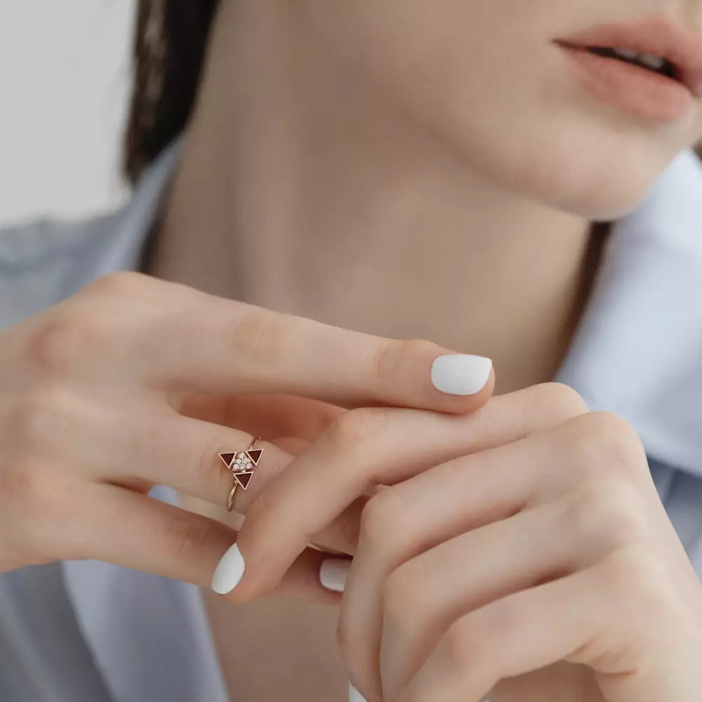 0.06 CT Pırlanta Taşlı ve Kırmızı Mineli Rose Altın Yüzük