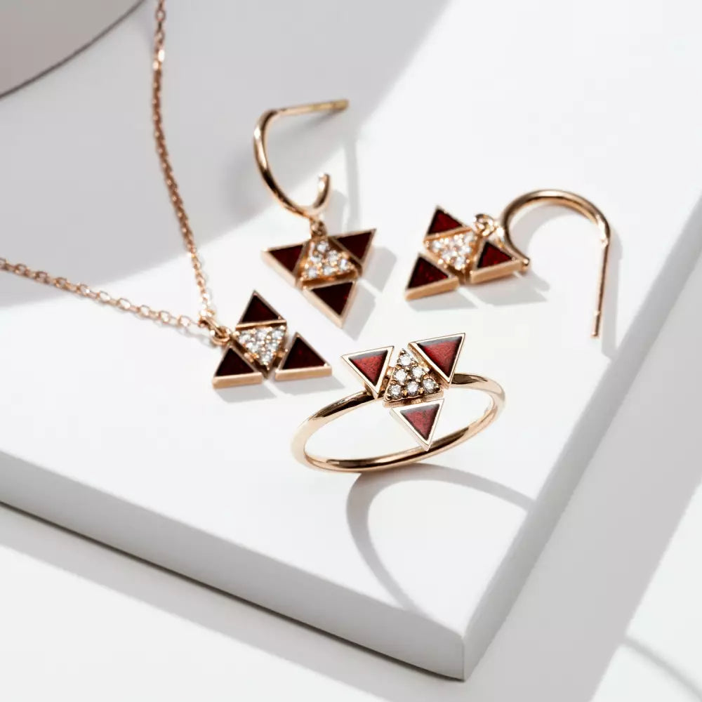 Trigon 0.06 CT Pırlanta Taşlı ve Kırmızı Mineli Rose Altın Yüzük