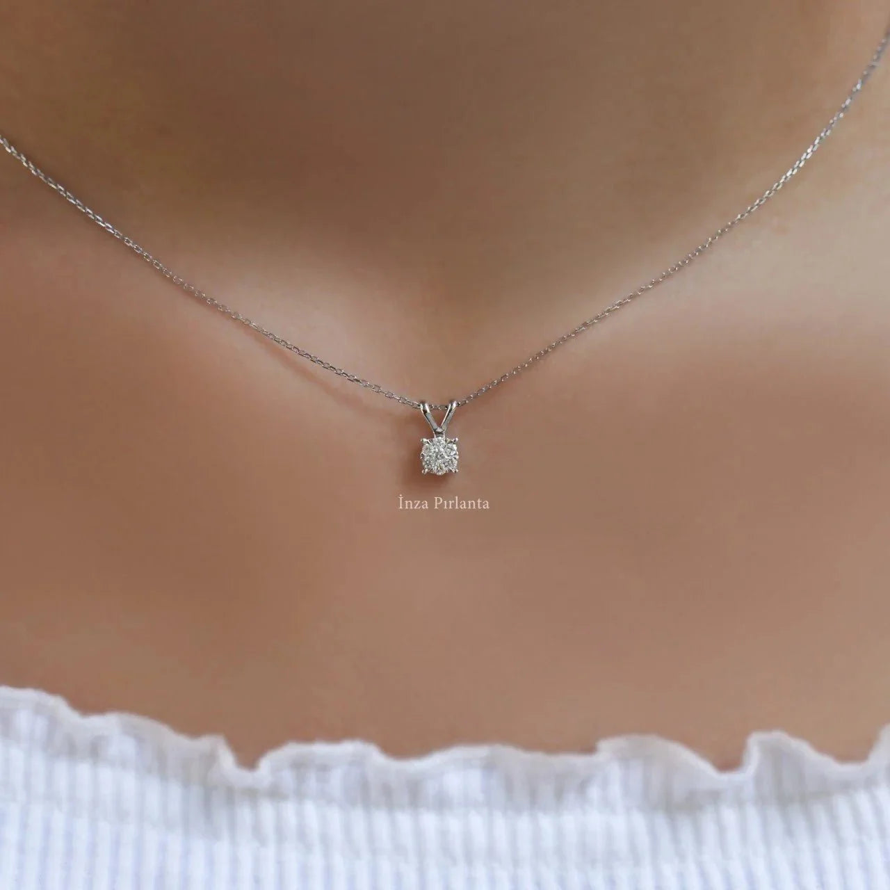 0.15 Karat Özel Tasarım Pırlanta Coronet Kolye