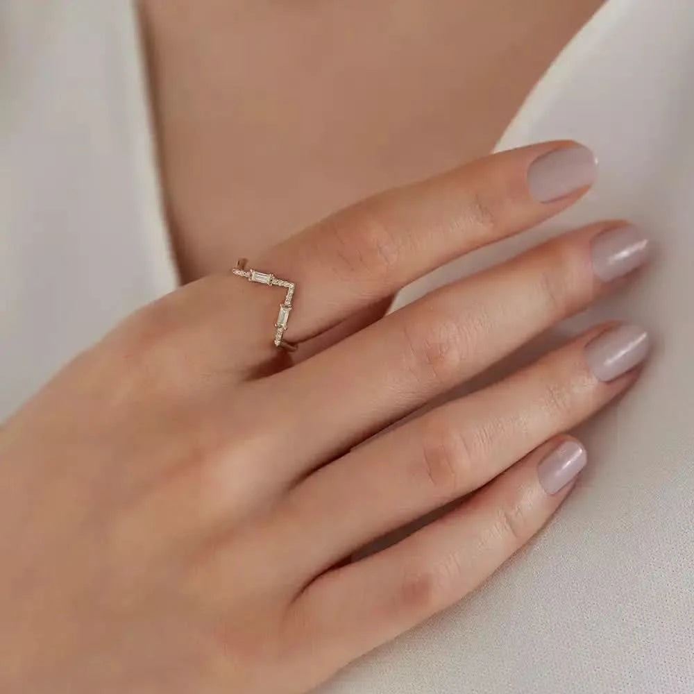 0.25 CT Baget Pırlanta Taşlı Rose Altın V Yüzük