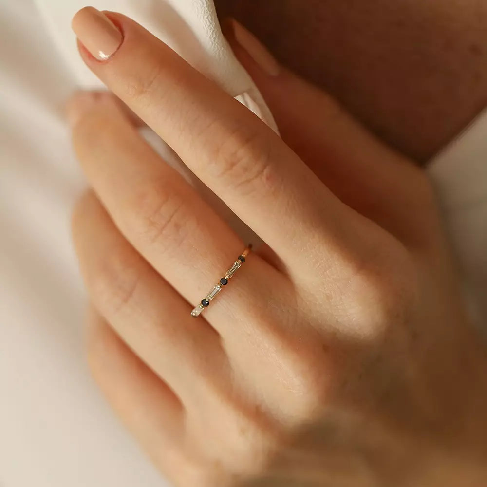 Noa 0.25 CT Siyah Pırlanta ve Baget Pırlanta Taşlı Sarı Altın Yüzük