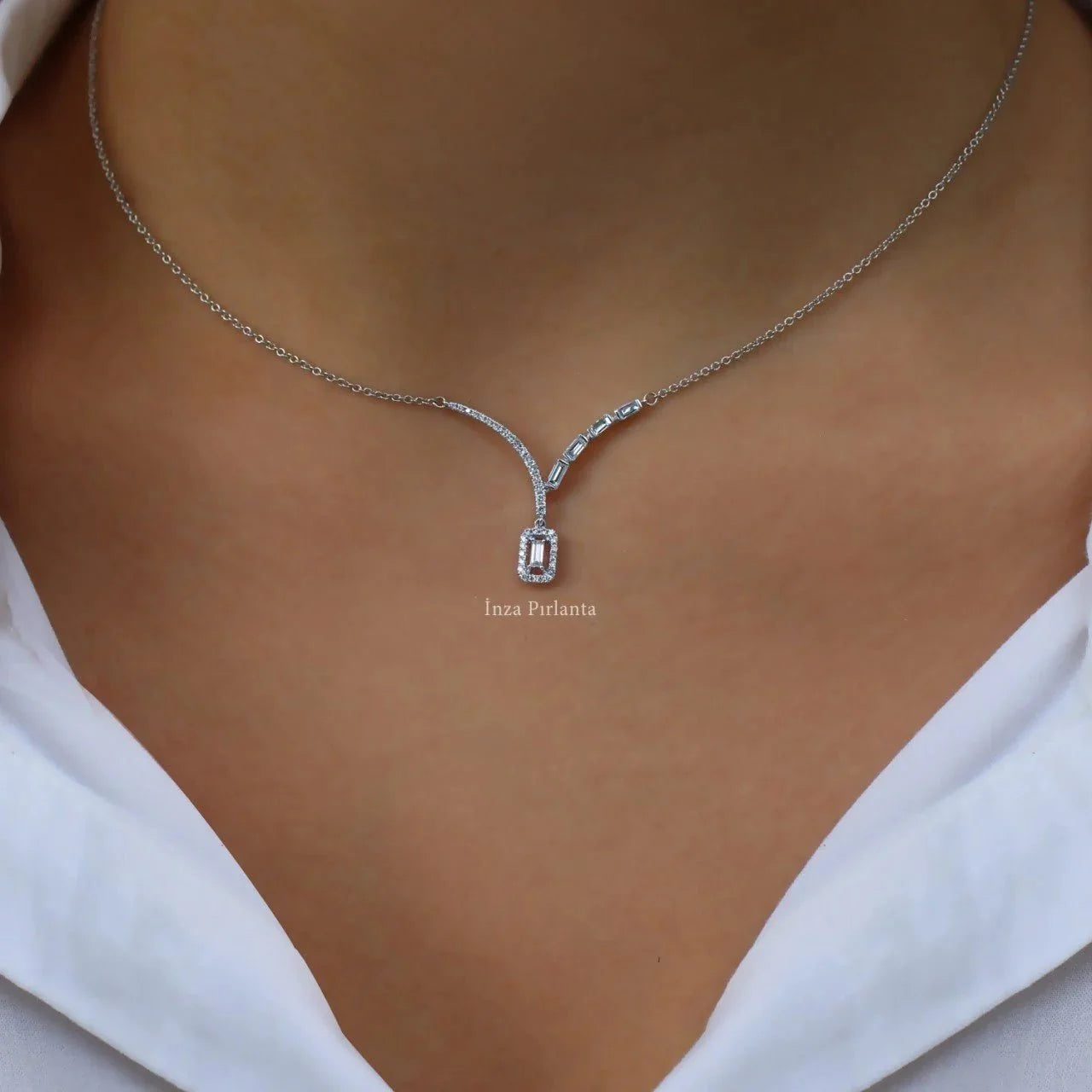 0.25 Karat Özel Tasarım Pırlanta Baget Kolye