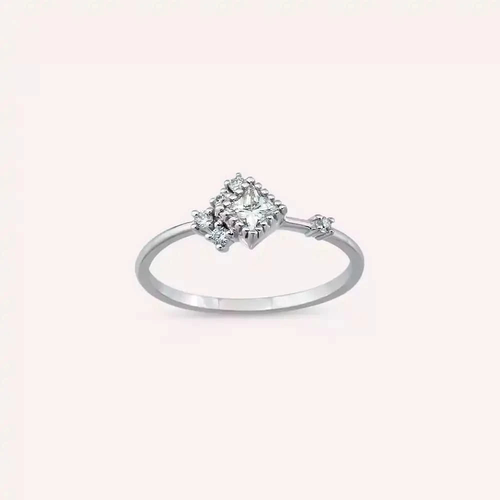 0.30 CT Prenses Kesim Pırlanta Taşlı Beyaz Altın Yüzük