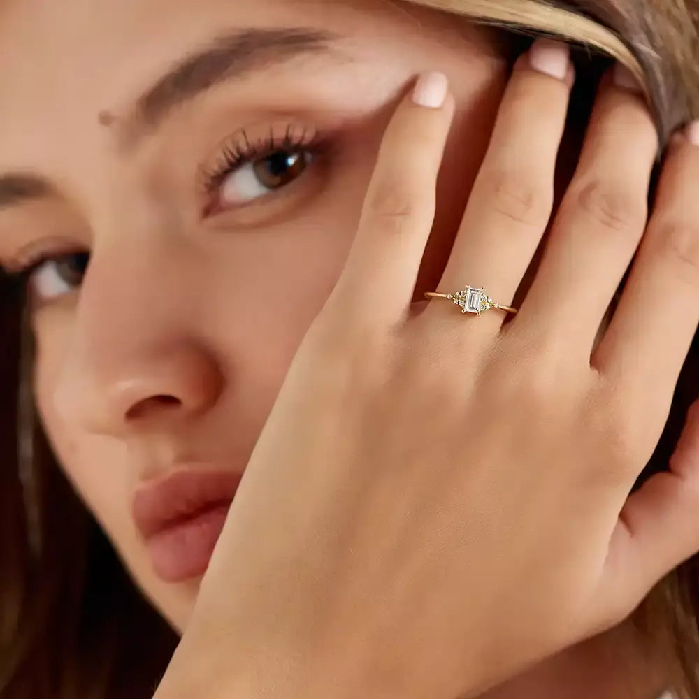 Sole 0.34 CT Baget Kesim Pırlanta Taşlı Sarı Altın Yüzük