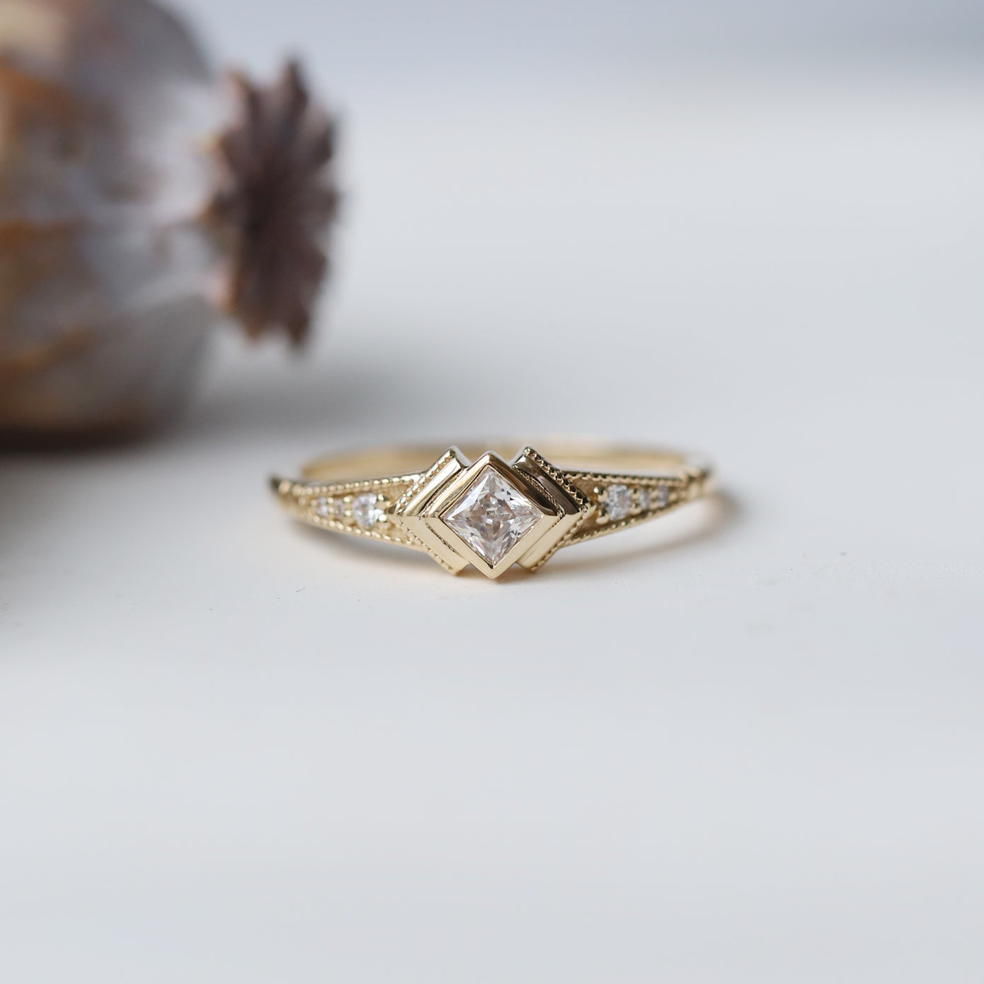 0.35 CT Vintage Linda Prenses  Pırlanta Tektaş Yüzük