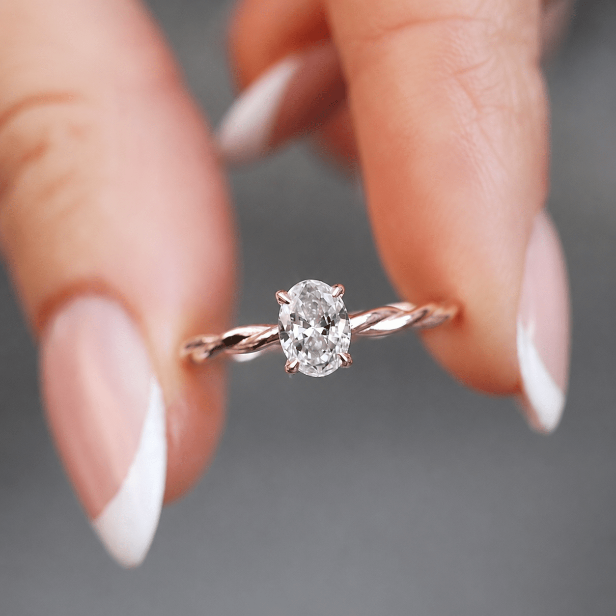 0.40 Karat D VS1 GIA Özel Tasarım Oval Pırlanta Burgu Yüzük