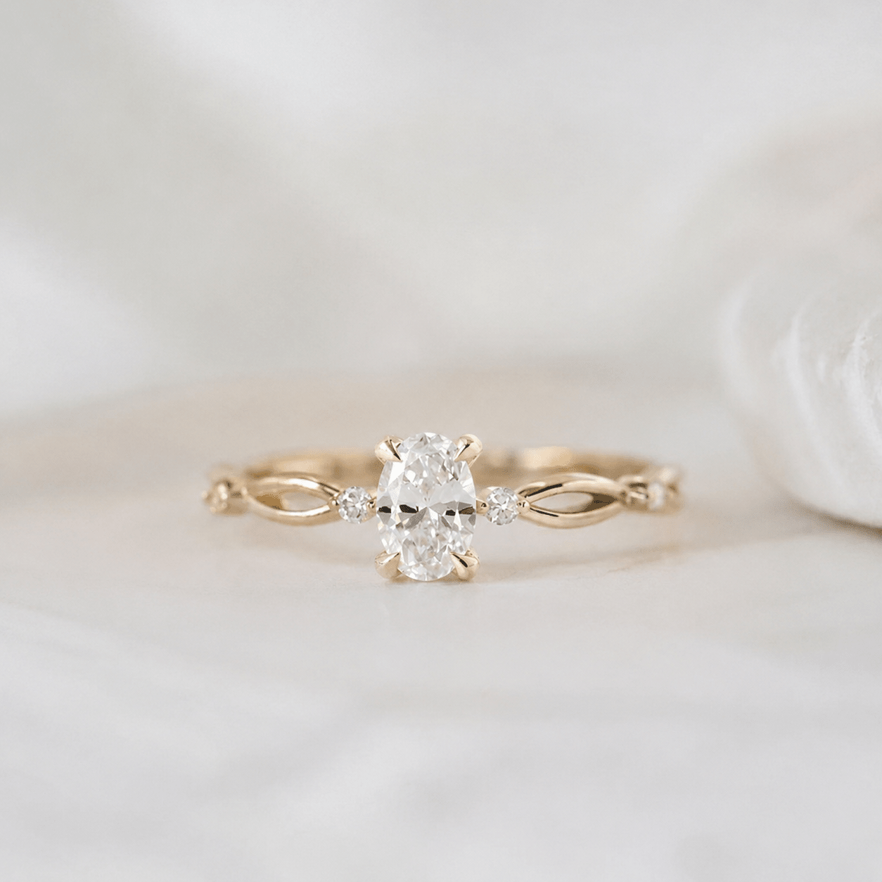 0.45 Karat D SI2 GIA Sertifikalı Vintage Tasarım Nina Oval Pırlanta Yüzük