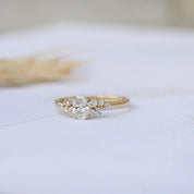 0.50 CT Vintage Özel Tasarım Oval Asimetri Pırlanta Yüzük