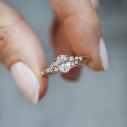 0.60 CT H SI2 HRD Sertifikalı Oval Asimetri Pırlanta Yüzük