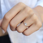 0.60 CT H SI2 HRD Sertifikalı Oval Asimetri Pırlanta Yüzük