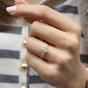 0.60 CT Özel Tasarım Larissa Oval Pırlanta Yüzük