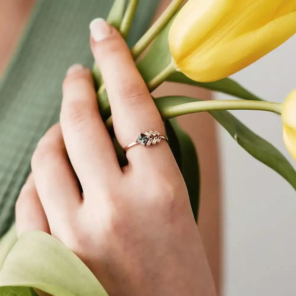 0.68 CT Green Safir ve Baget Pırlanta Taşlı Rose Altın Yüzük