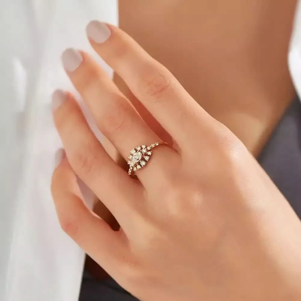 0.68 CT Oval Kesim Pırlanta Taşlı Rose Altın Yüzük