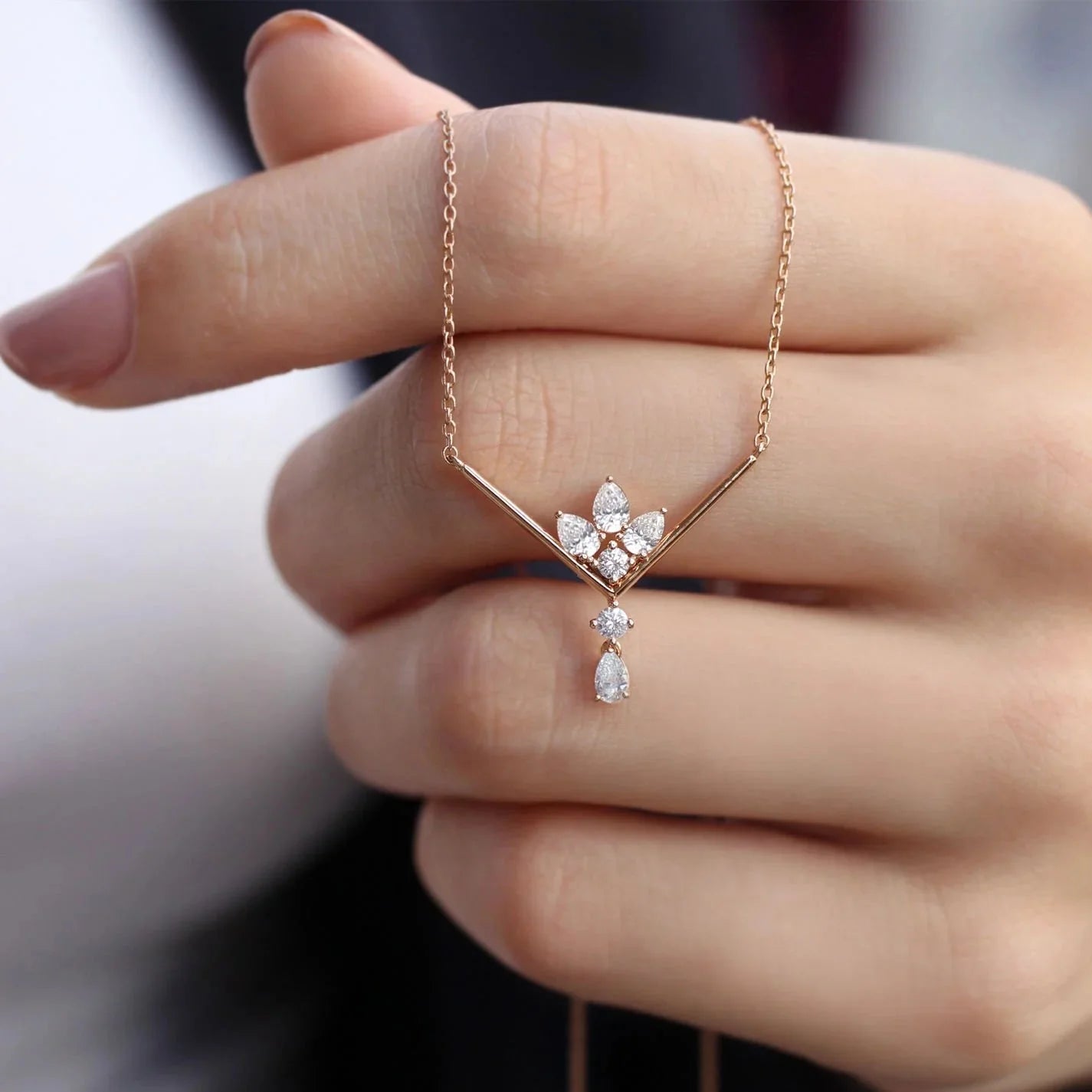 0.70 Karat Özel Tasarım Damla Pırlanta Kolye