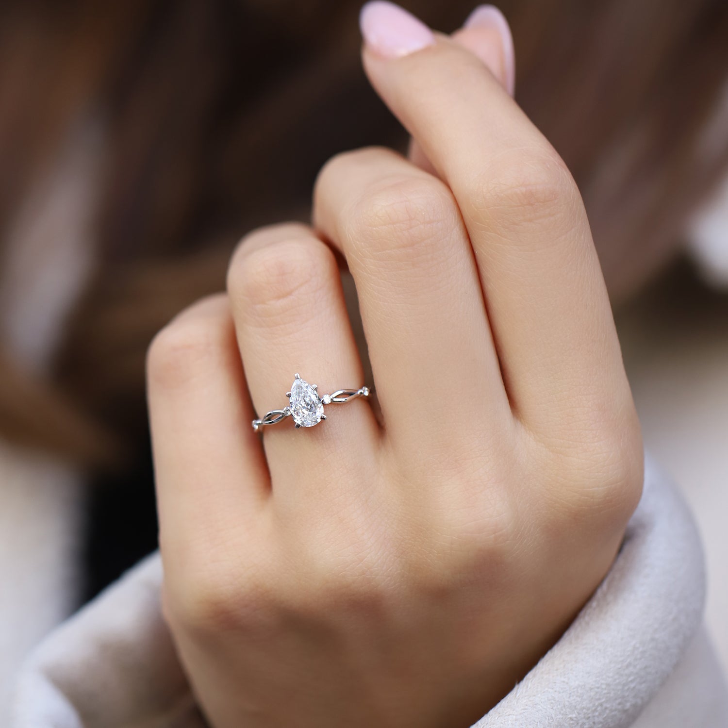 0.75 CT D SI2 GIA Sertifikalı Tasarım Damla Pırlanta Yüzük