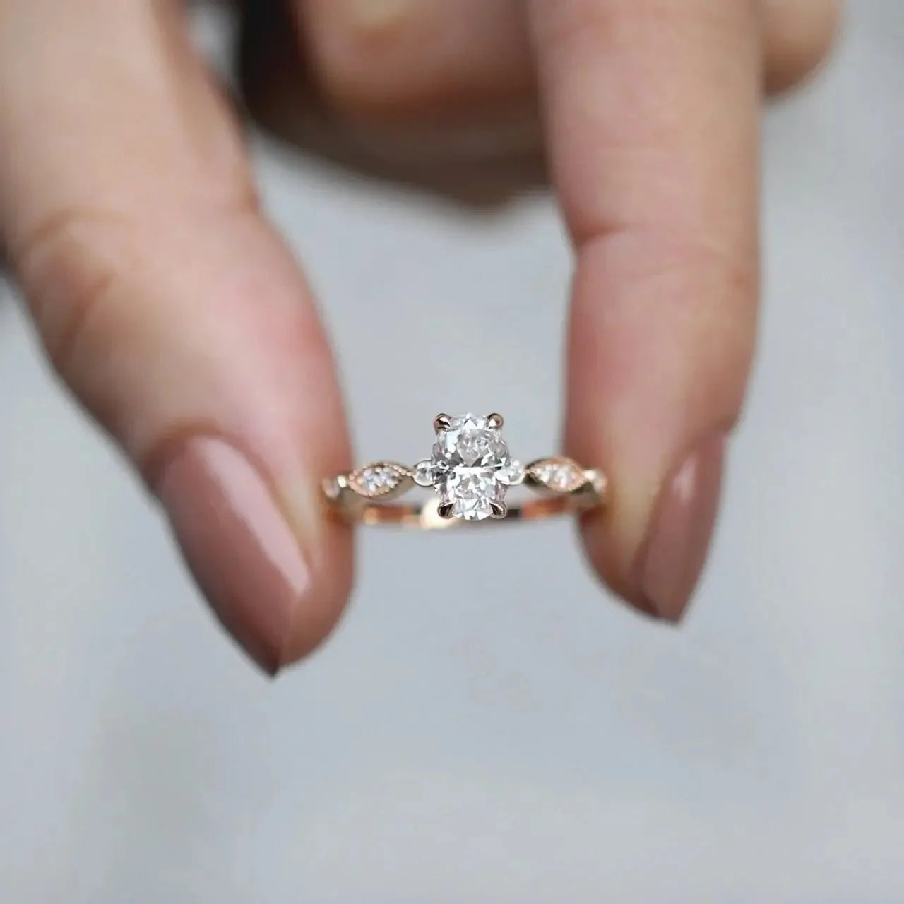 0.82 Karat F SI2 GIA Sertifikalı Vintage Tasarım Oval Pırlanta Tektaş Yüzük