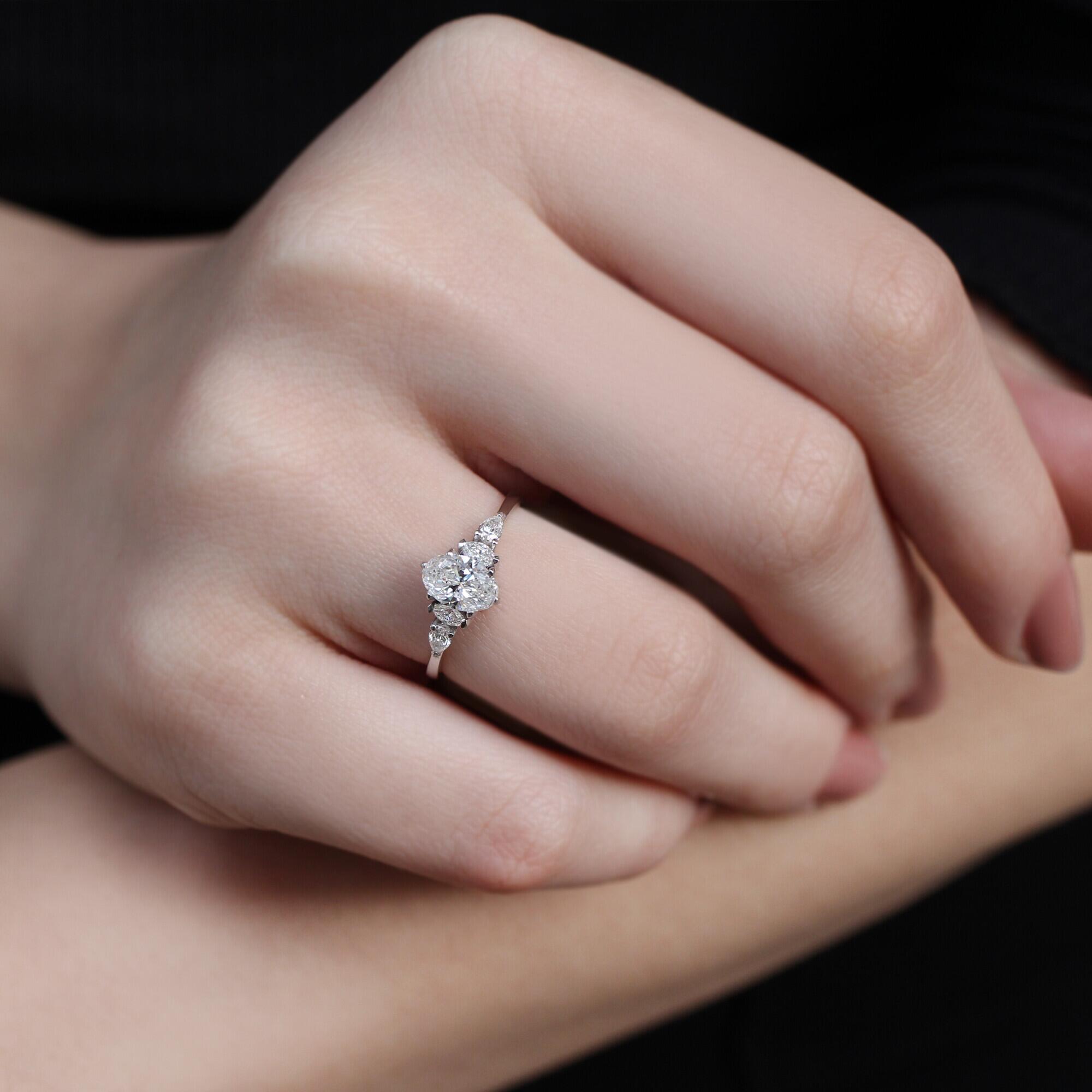 0.90 Karat H VS2 GIA Sertifikalı Vintage Diana Oval Pırlanta Yüzük