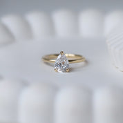 1.00 CT E SI2 HRD Sertifikalı Damla Pırlanta Yüzük