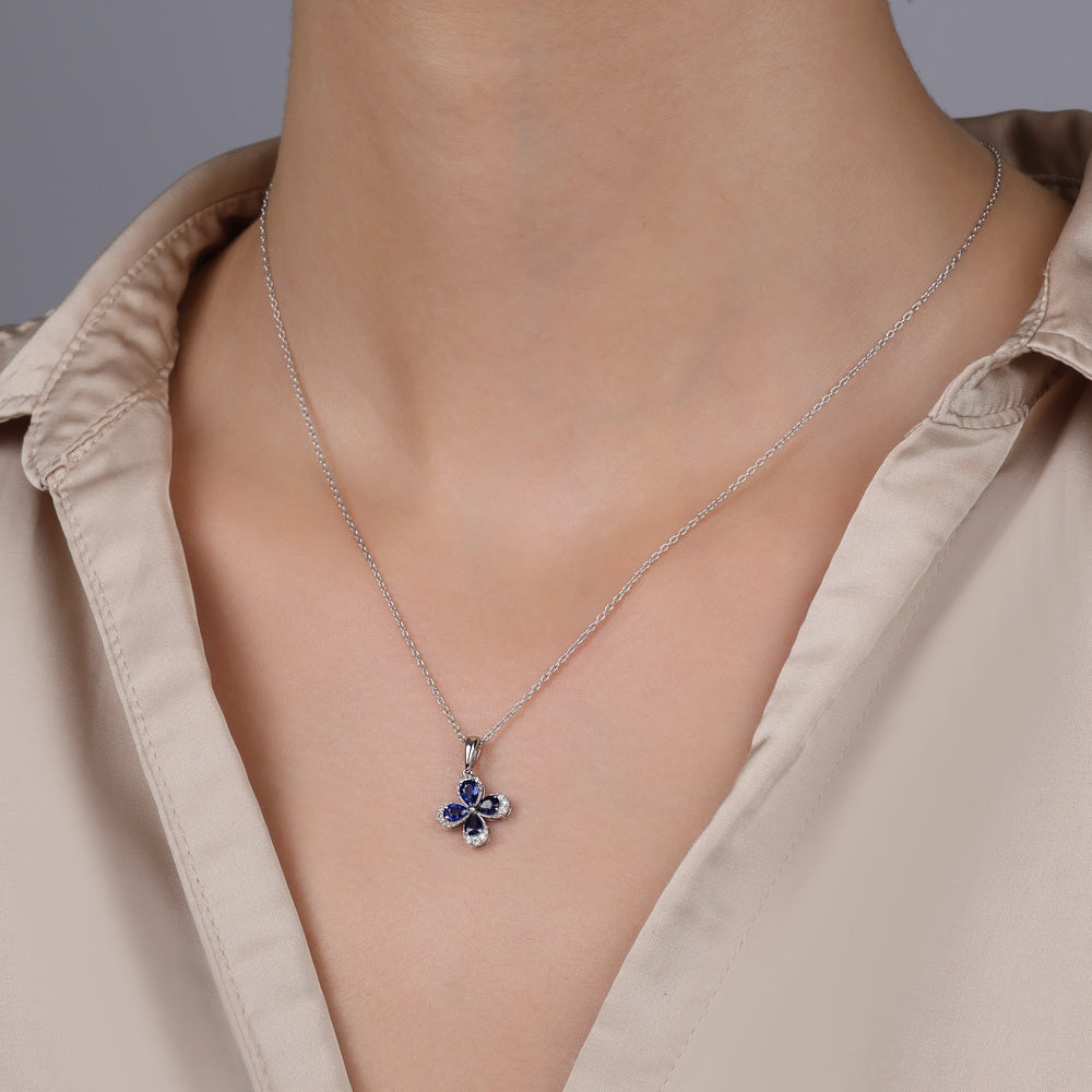 1,04 Karat Pırlanta Safir Çiçek Kolye