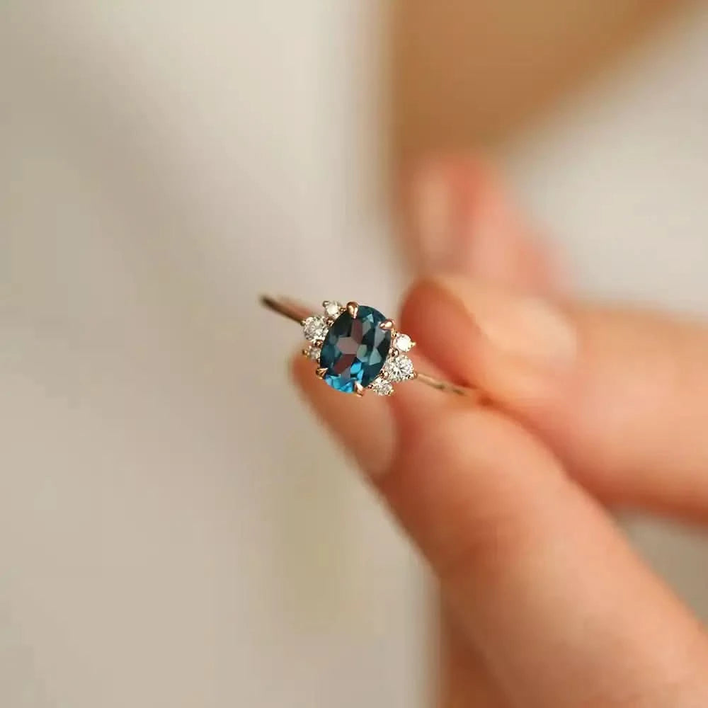 1.02 CT London Blue Topaz ve Pırlanta Taşlı Rose Altın Yüzük