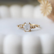1.10 Karat E SI2 GIA Sertifikalı Vintage Emerald Asimetri Pırlanta Yüzük