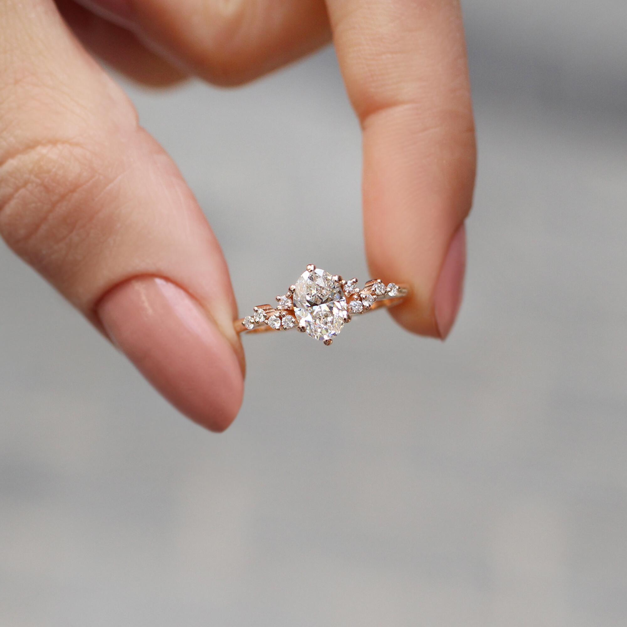 1.10 Karat Vintage Asimetri Pırlanta Tektaş Yüzük