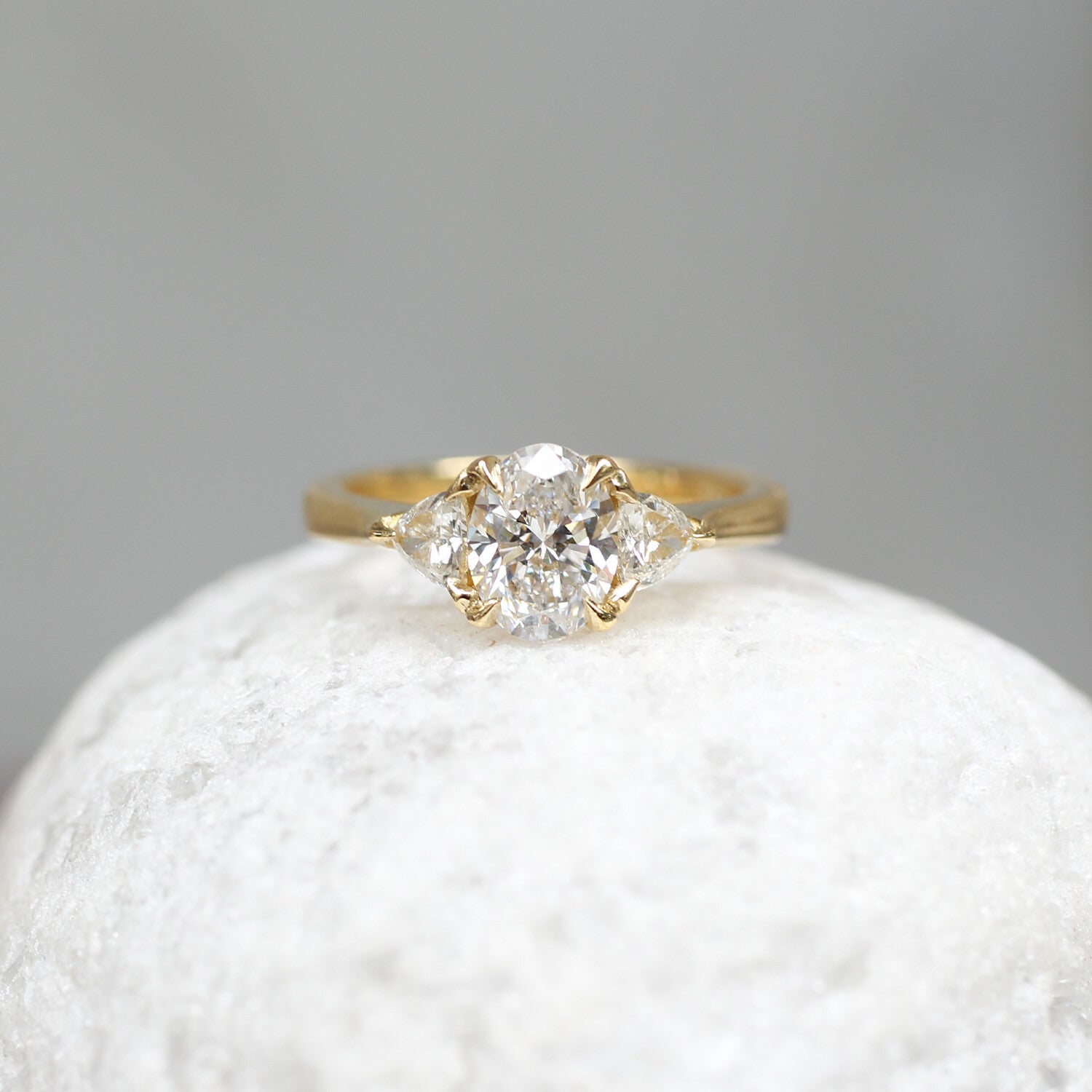 1.30 CT GIA Sertifikalı Özel Tasarım Lena Oval Pırlanta Yüzük