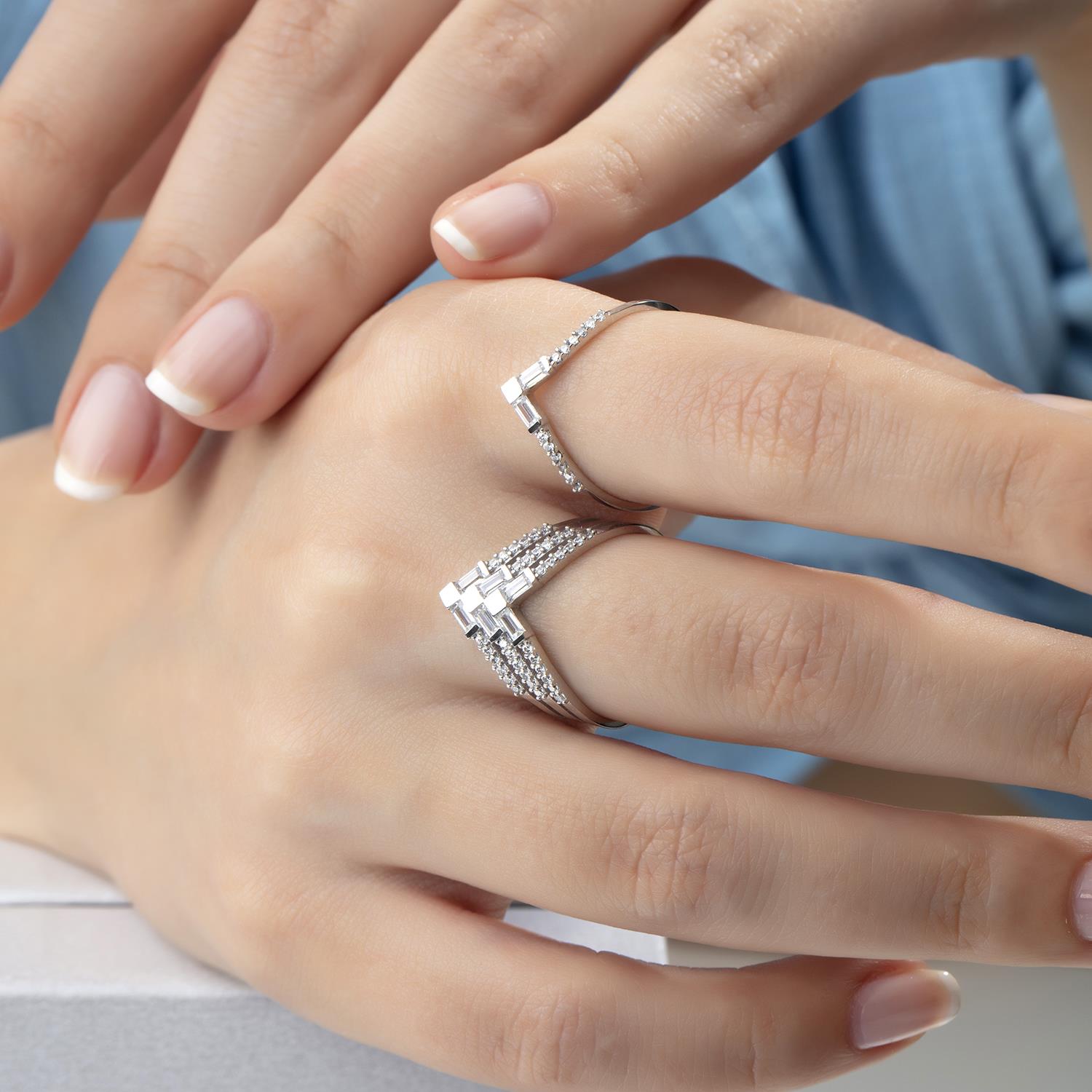 14 Ayar Altın Minimal Tasarım Baget Yüzük