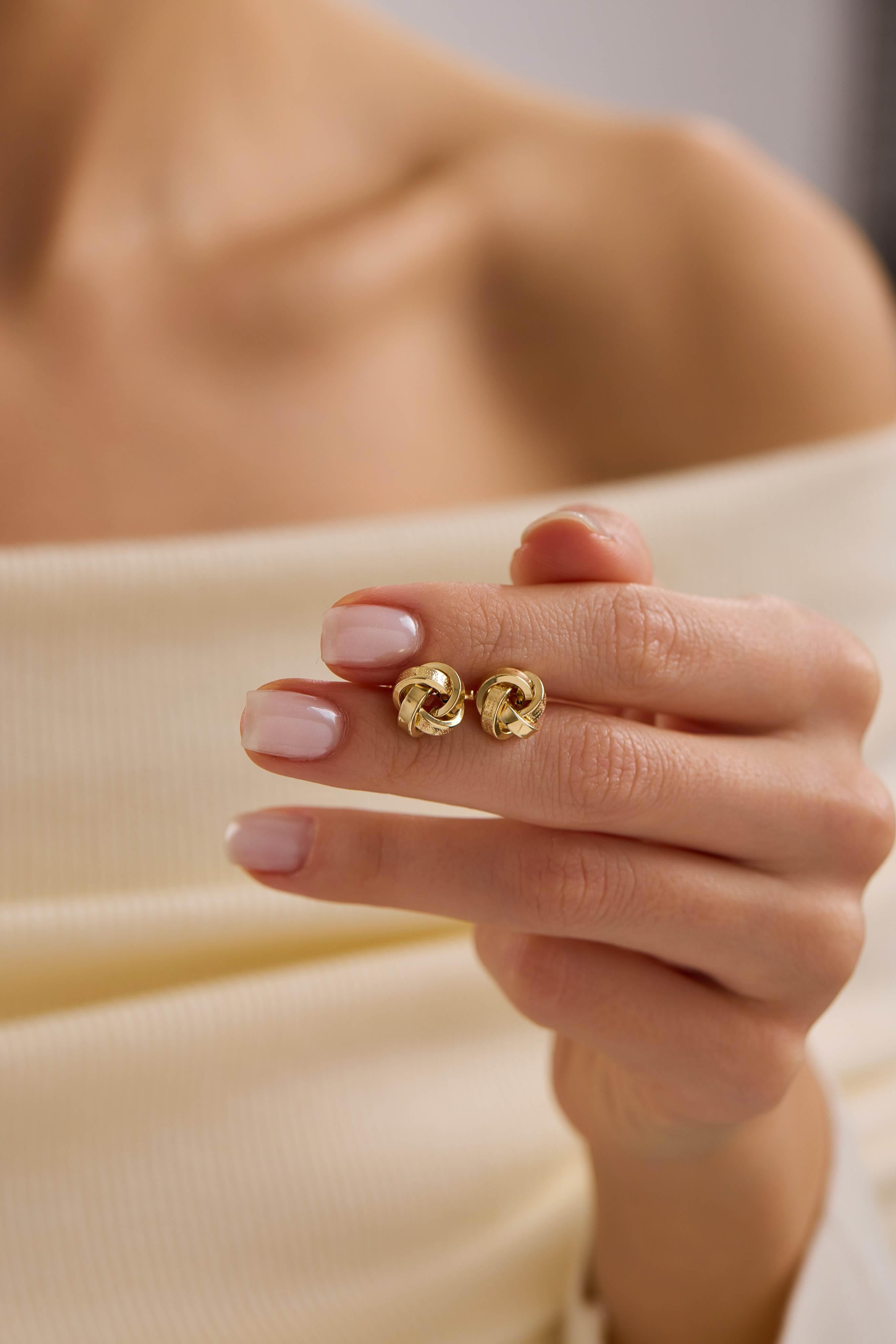 14 Ayar Altın Desenli Sarmaşık Küpe