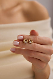 14 Ayar Altın Üç Renk Desenli Sarmaşık Küpe