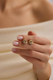 14 Ayar Altın Üç Renk Desenli Sarmaşık Küpe