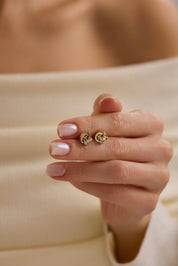 14 Ayar Altın Üç Renk Köşeli Sarmaşık Küpe