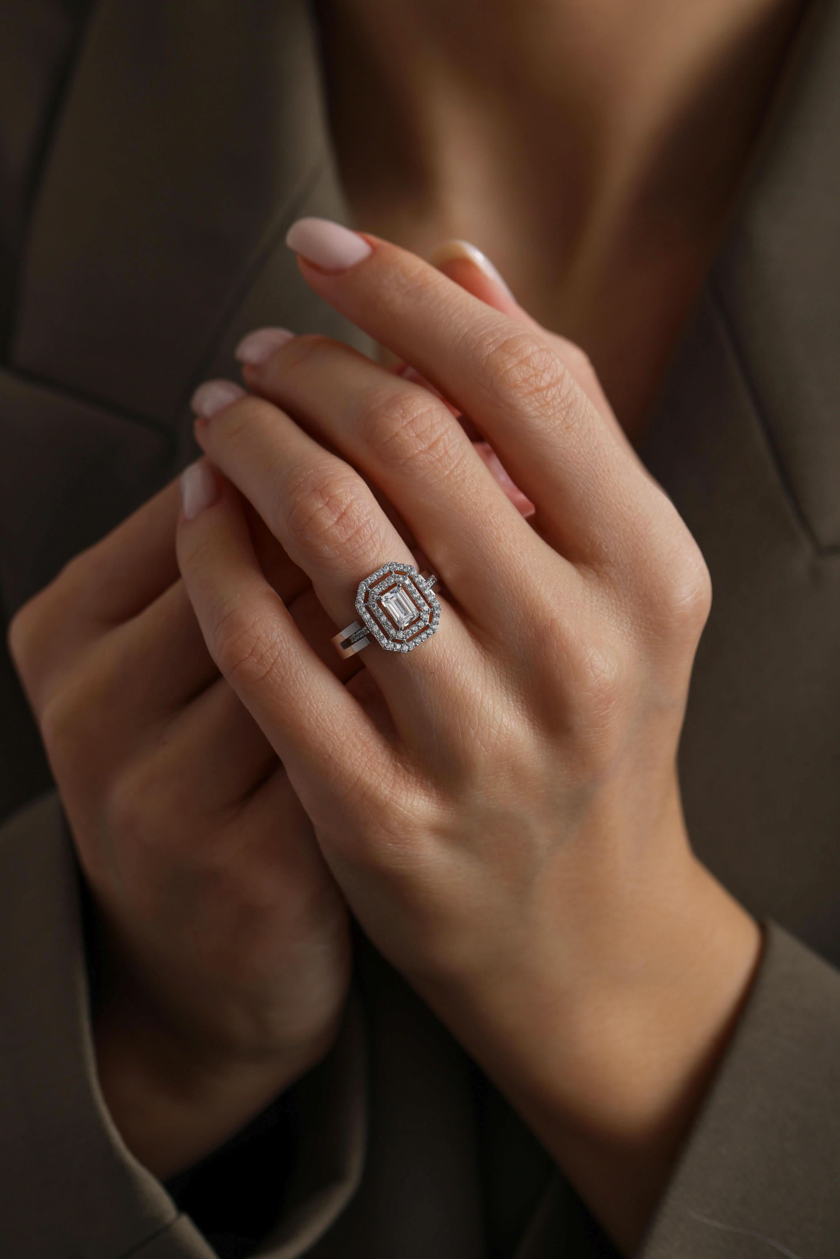 14 Ayar Beyaz Baget Taşlı Altın Yüzük