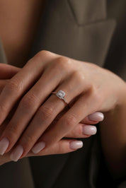 14 Ayar Beyaz Baget Taşlı Altın Yüzük