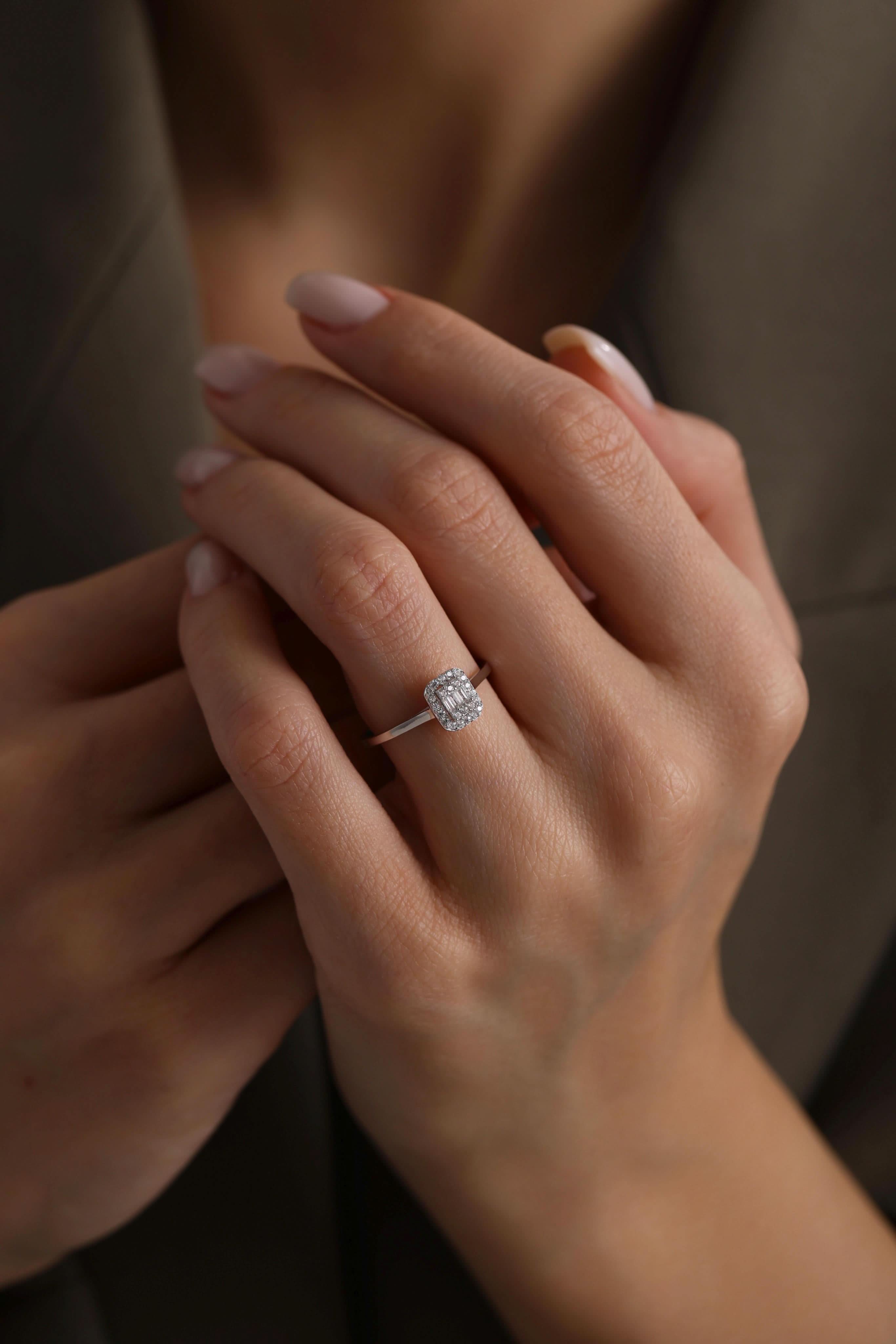 14 Ayar Beyaz Baget Taşlı Altın Yüzük