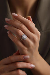 14 Ayar Beyaz Baget Taşlı Altın Yüzük