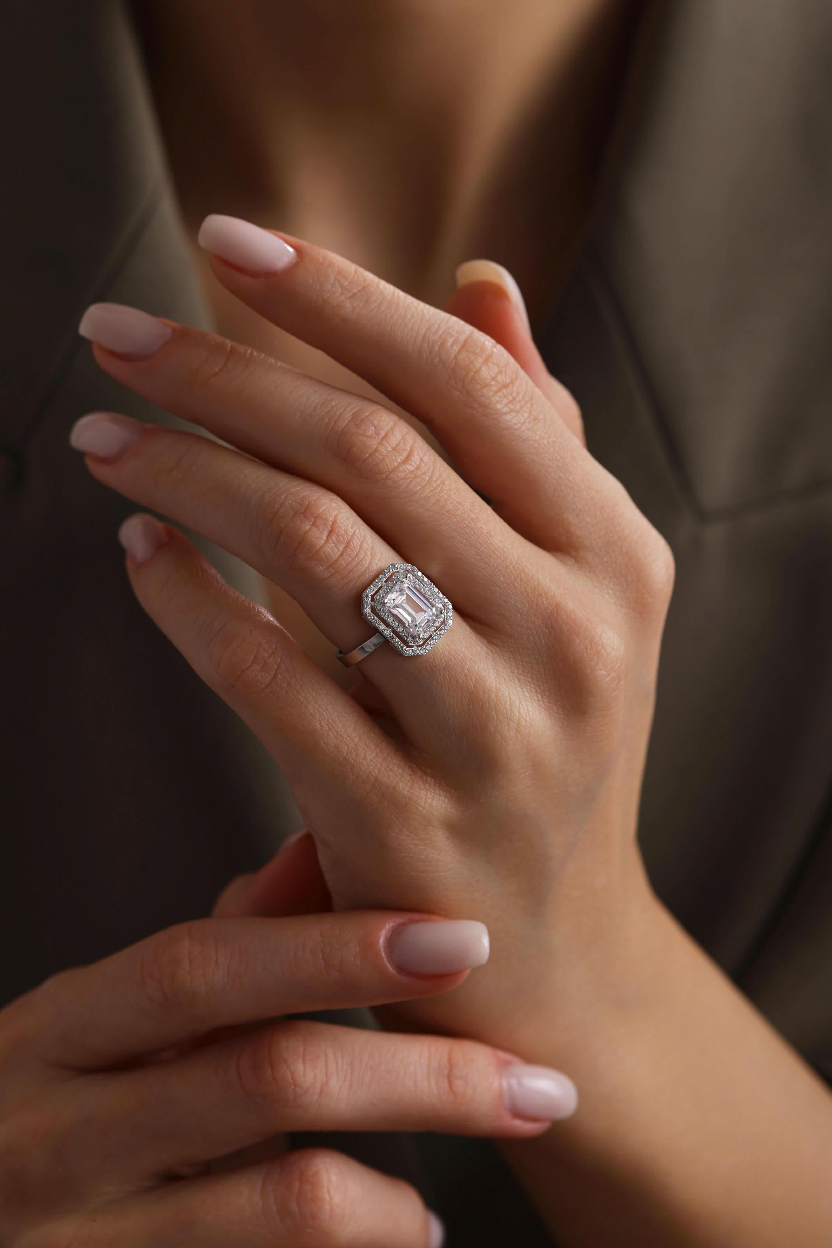 14 Ayar Beyaz Baget Taşlı Altın Yüzük