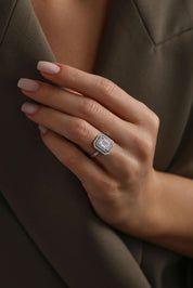 14 Ayar Beyaz Baget Taşlı Altın Yüzük