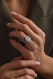 14 Ayar Beyaz Baget Taşlı Altın Yüzük