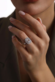 14 Ayar Beyaz Baget Taşlı Altın Yüzük