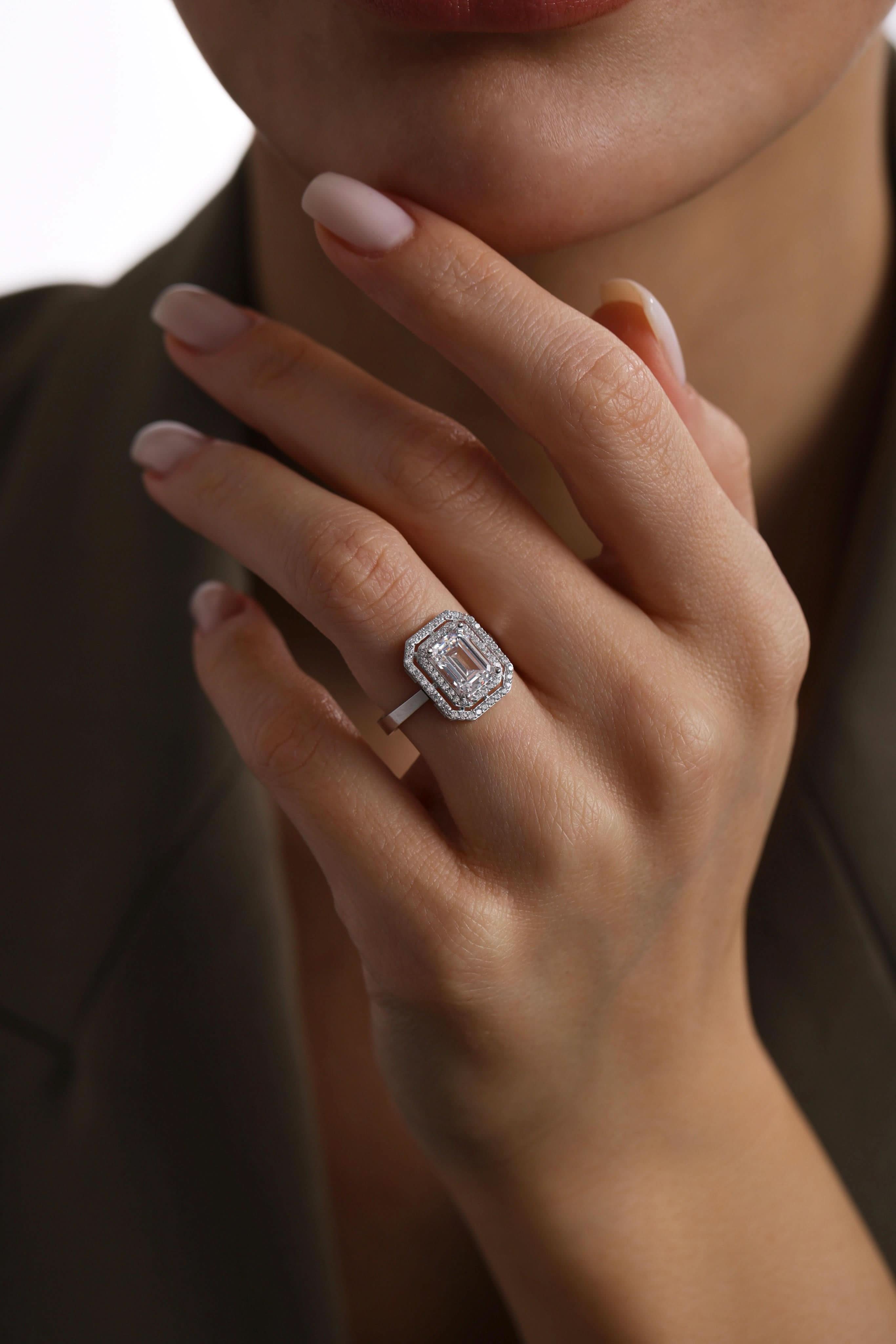 14 Ayar Beyaz Baget Taşlı Altın Yüzük