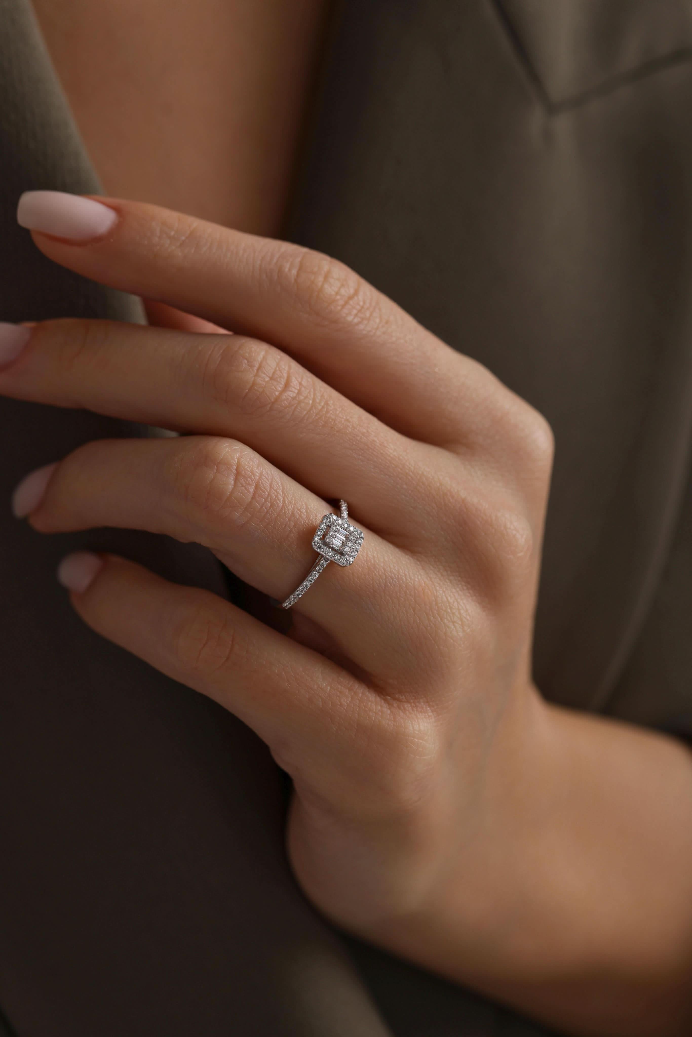 14 Ayar Beyaz Baget Taşlı Altın Yüzük