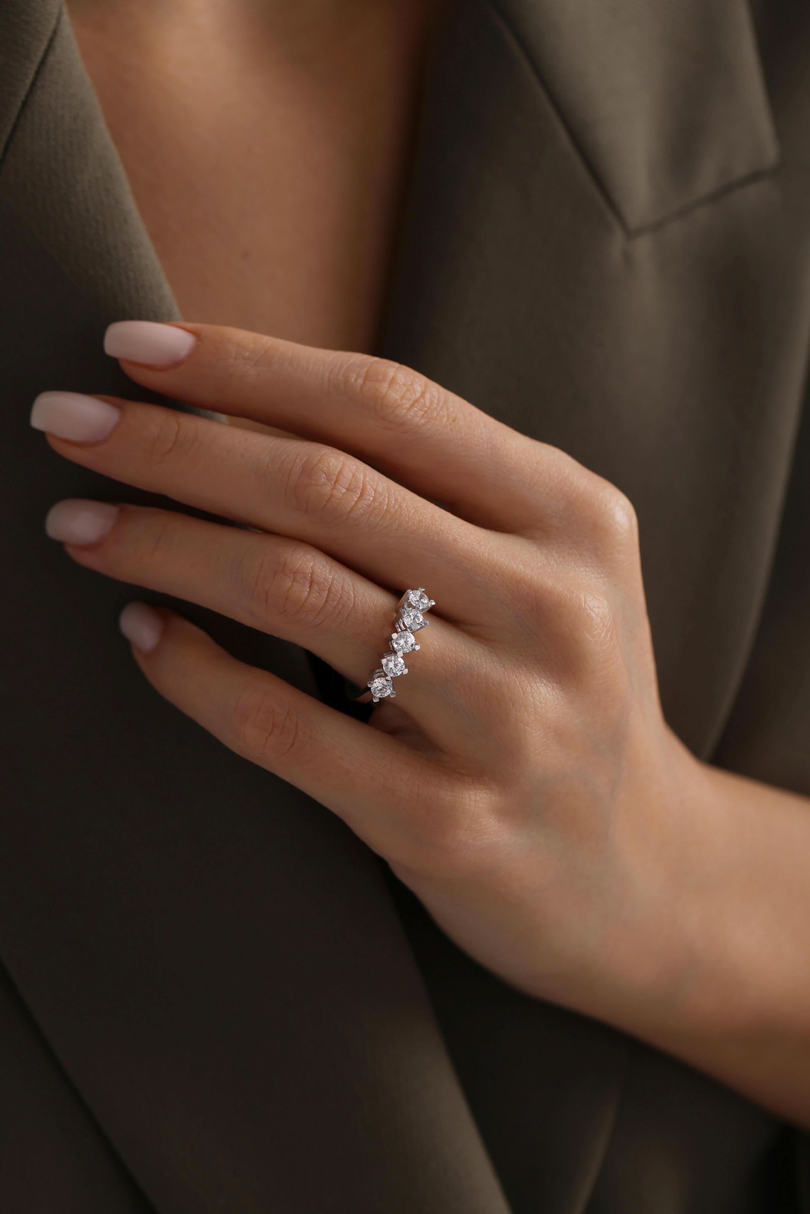 14 Ayar Beyaz Beştaş Altın Yüzük